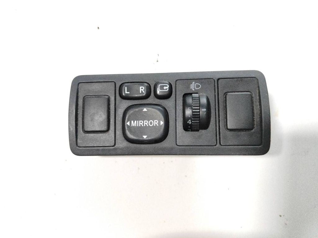 Toyota Avensis T250 2008 Wing mirror switch button 183575
