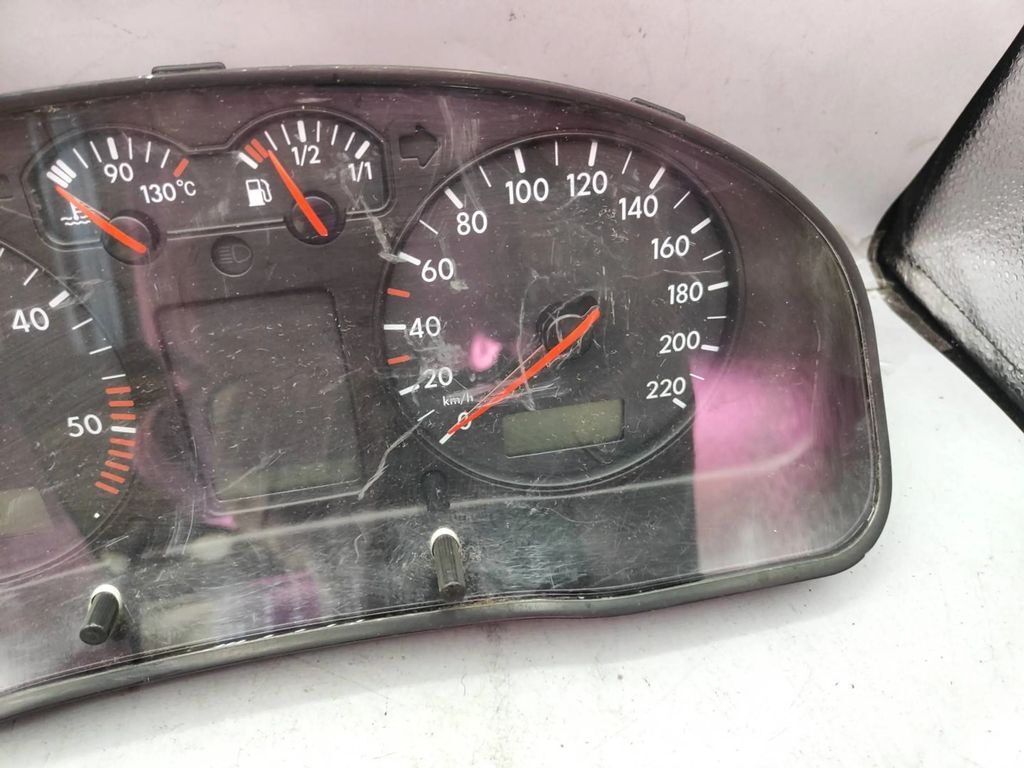 Volkswagen PASSAT B5 1.9 1999 speedometer instrument cluster 3B1919860D