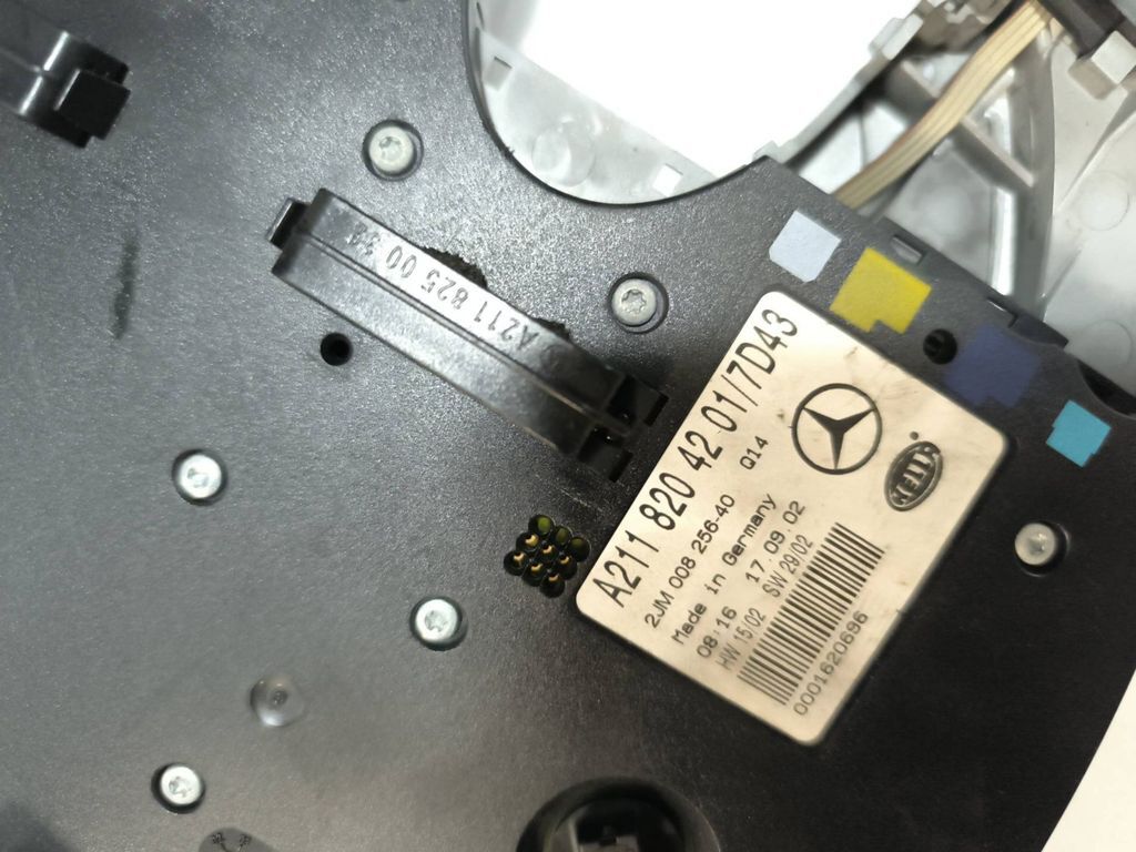 Mercedes-Benz E W211 2003 front seat reading dome light A2118204201