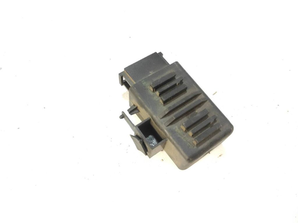 Volkswagen PASSAT B6 2007 Seat heating relay 1Z0959772B