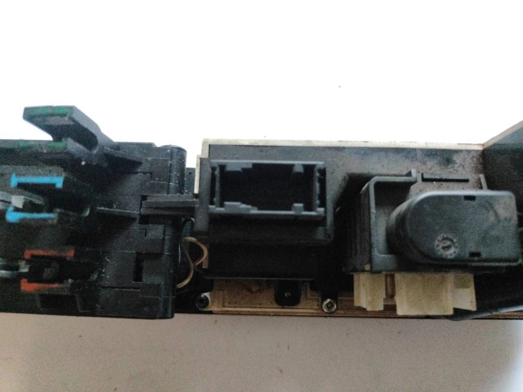 BMW 5 E34 518i 1993 Climate control unit module 8351110