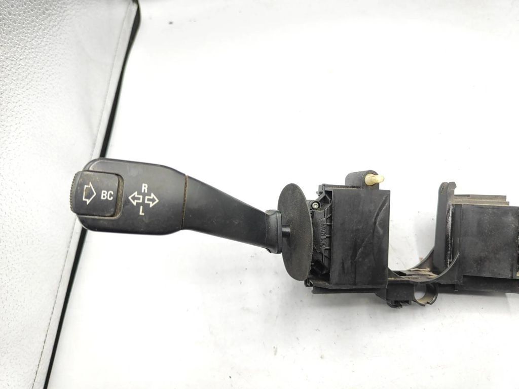 BMW 5 E39 520i 1997 Wiper turn signal stalk switch 8352172