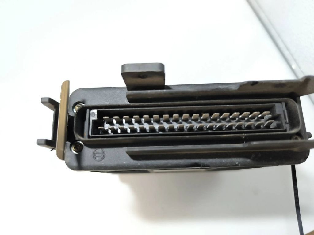 Audi 80 90 B4 1995 Petrol Engine control unit module ECU 443906264