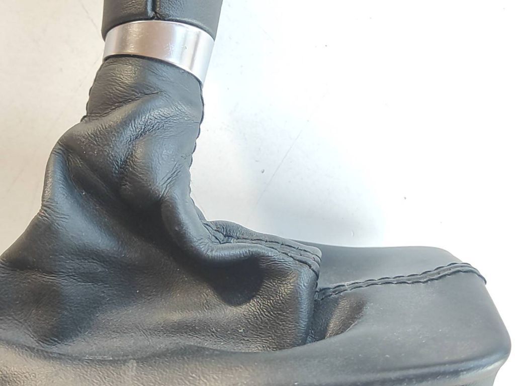 Mercedes-Benz C W204 2010 Gear lever shifter trim leather knob A2042677710