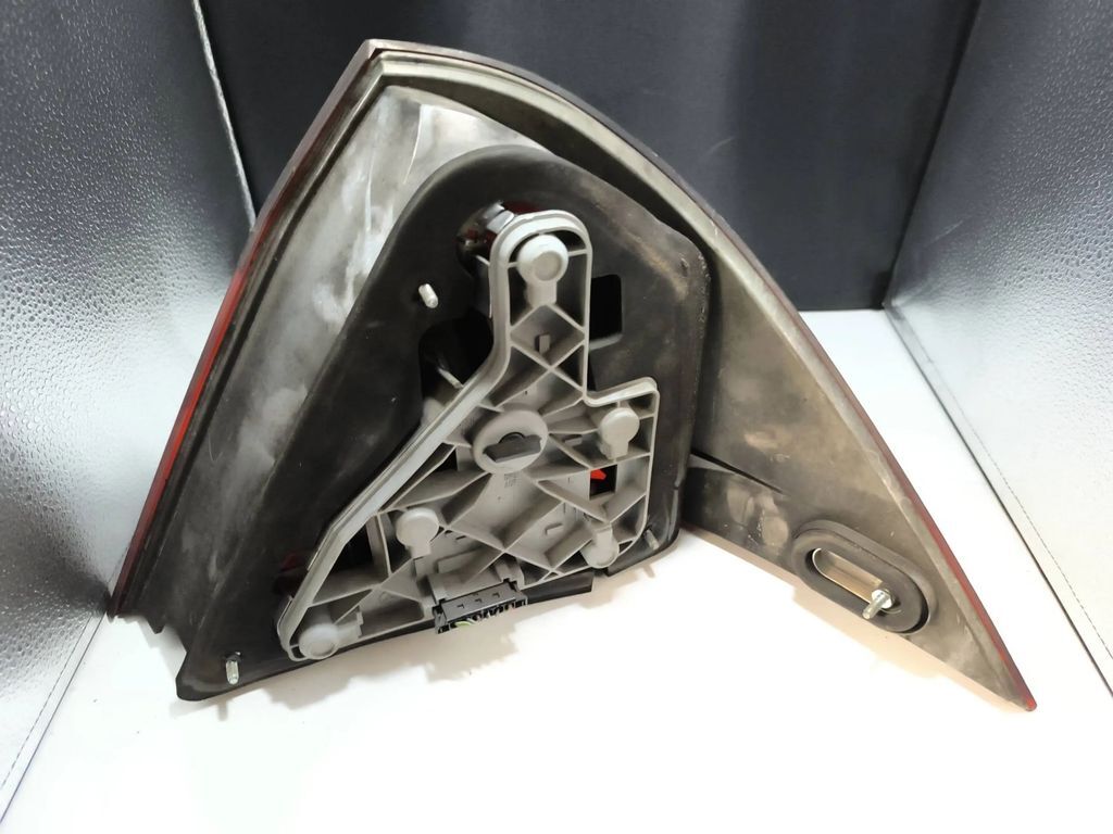 Mercedes-Benz C W203 Saloon 1.8i 2004 LHD rear left side taillight lamp