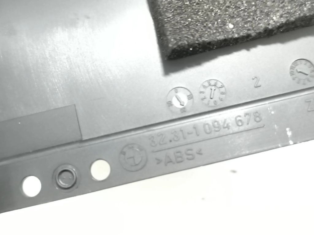 BMW 3 E46 328i 2000 LHD Steering wheel column trim 32311094678