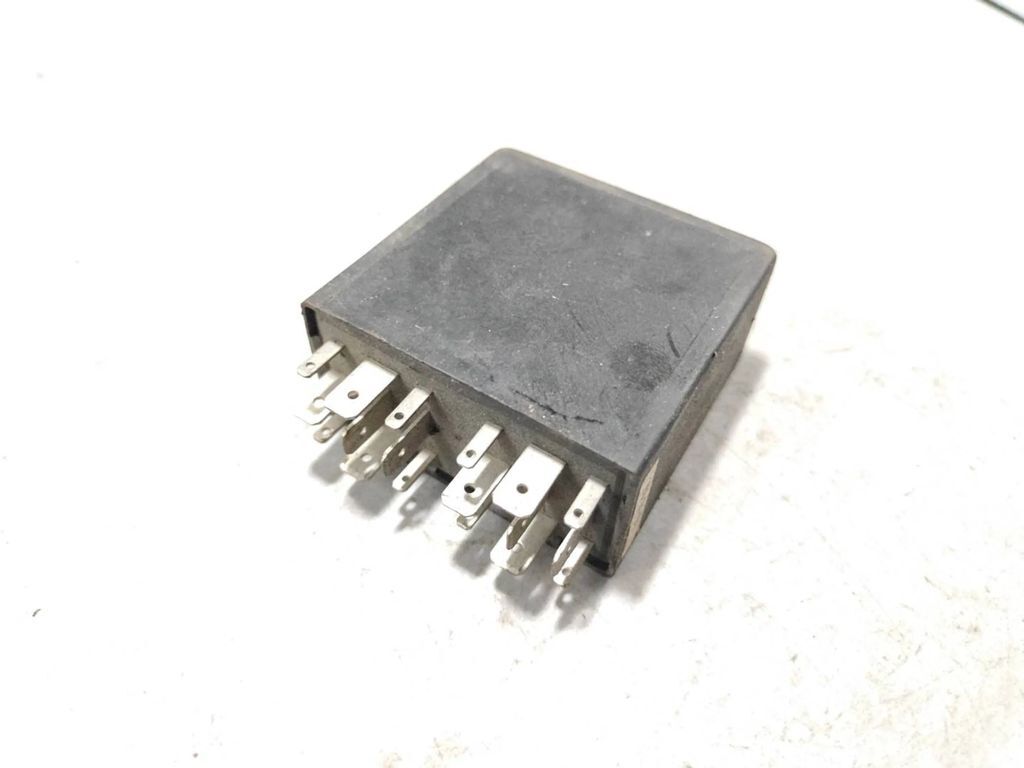 Audi A6 S6 C5 4B 2.5TDI 110kW 1997 relay 4B0907487E