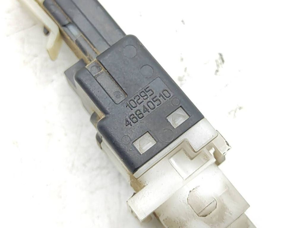 Alfa Romeo 147 2003 brake pedal sensor switch 46840510