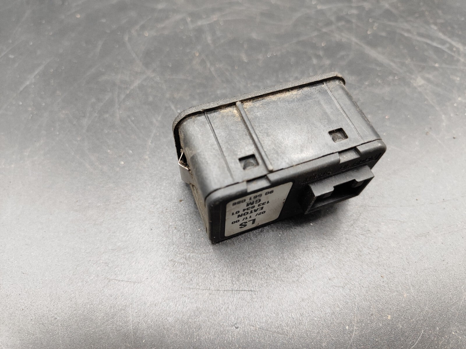 Opel Astra G 2001 Front Left Side Electric Window Switch 90561086