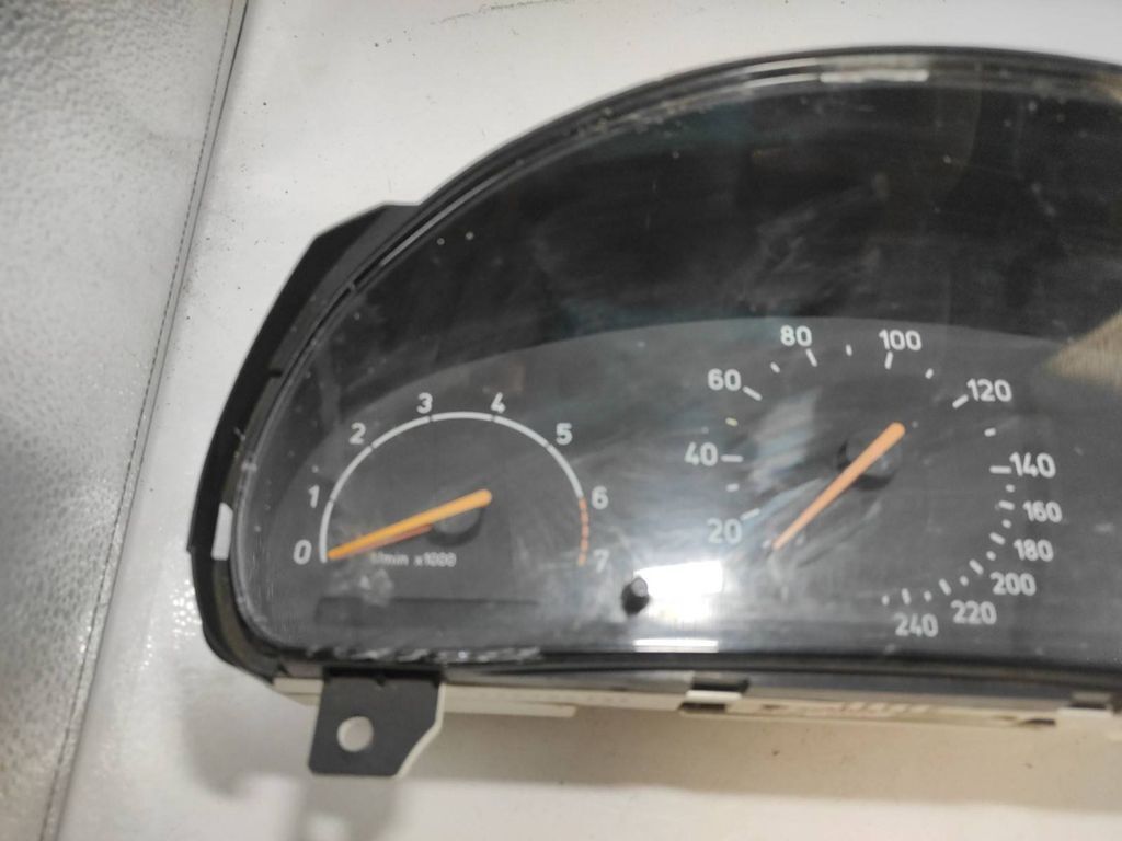 Saab 9-5 2.0T 110kW Petrol 2000 5042403 speedometer instrument cluster