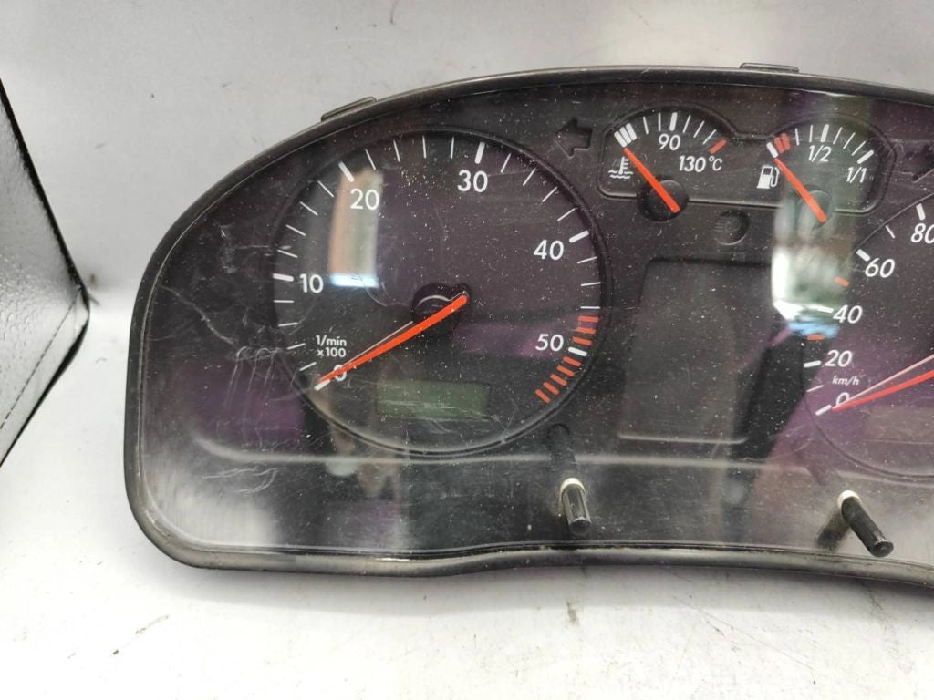 3B0919881N Volkswagen PASSAT B5 TDI 1998 speedometer instrument cluster
