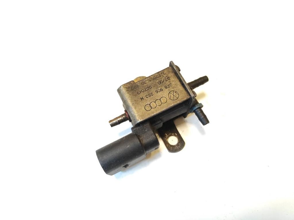 Audi A4 S4 B5 8D Petrol 2001 Engine solenoid valve 028906283N