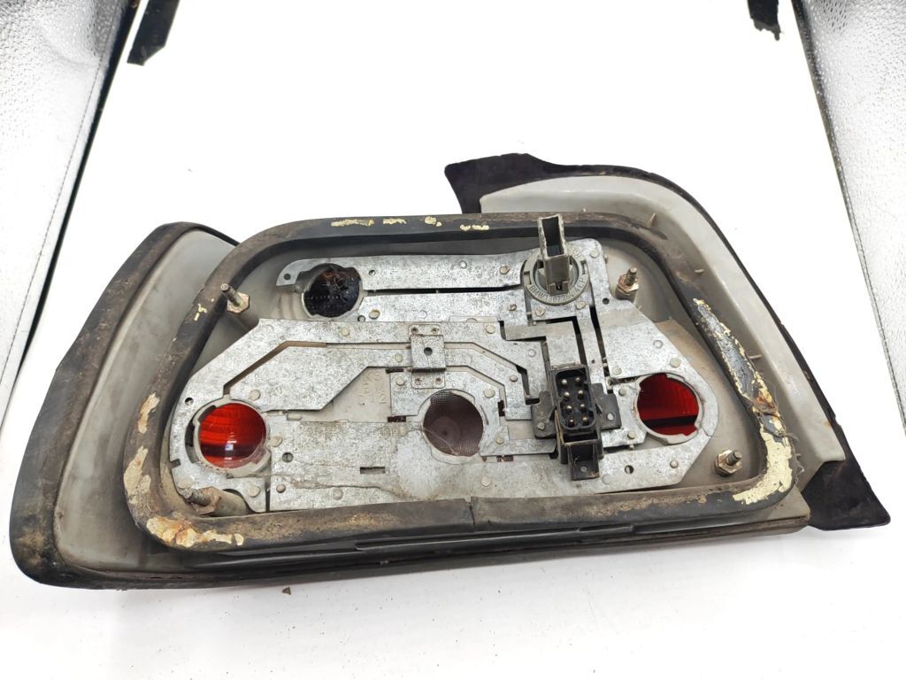 BMW 316i E36 Sedan 1992 LHD rear right tail light lamp BM012R