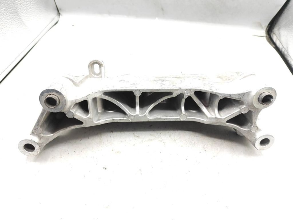 Peugeot 308 1.2i 2007 Petrol Engine mounting bracket 9674960380