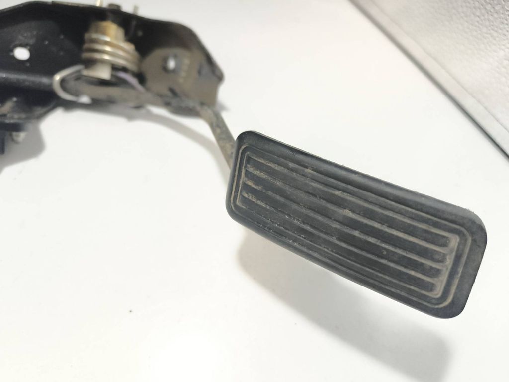 Toyota Avensis T250 2006 Diesel accelerator throttle pedal 8928152021