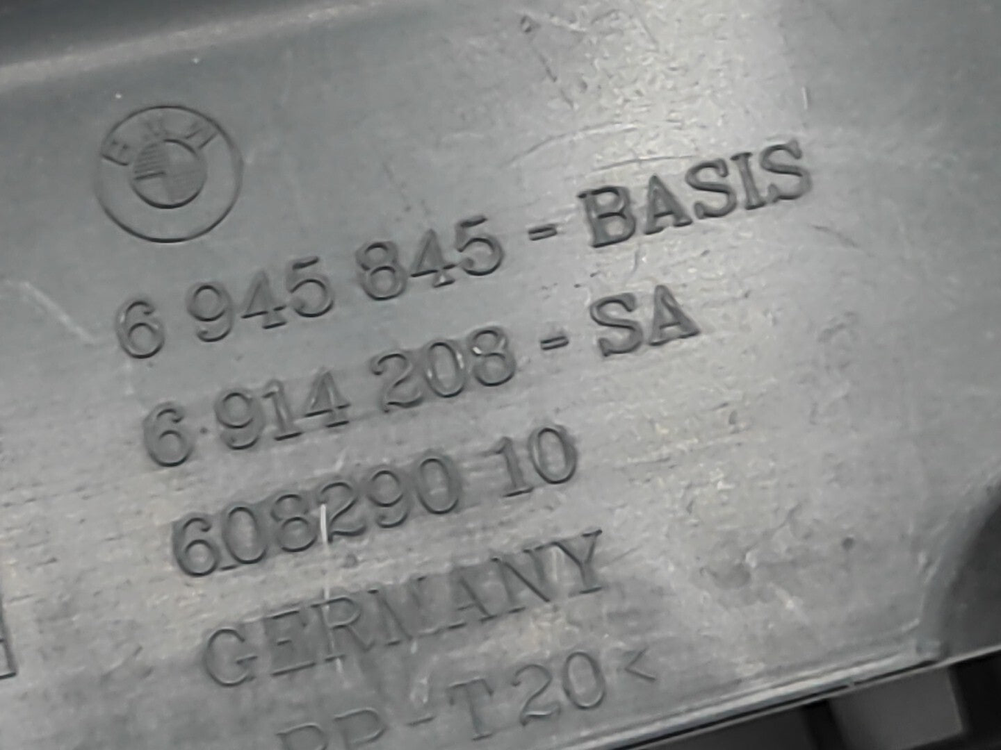 BMW E61 E60 520D 145kW Estate 2005 Rear Body Air vent grill 6945845