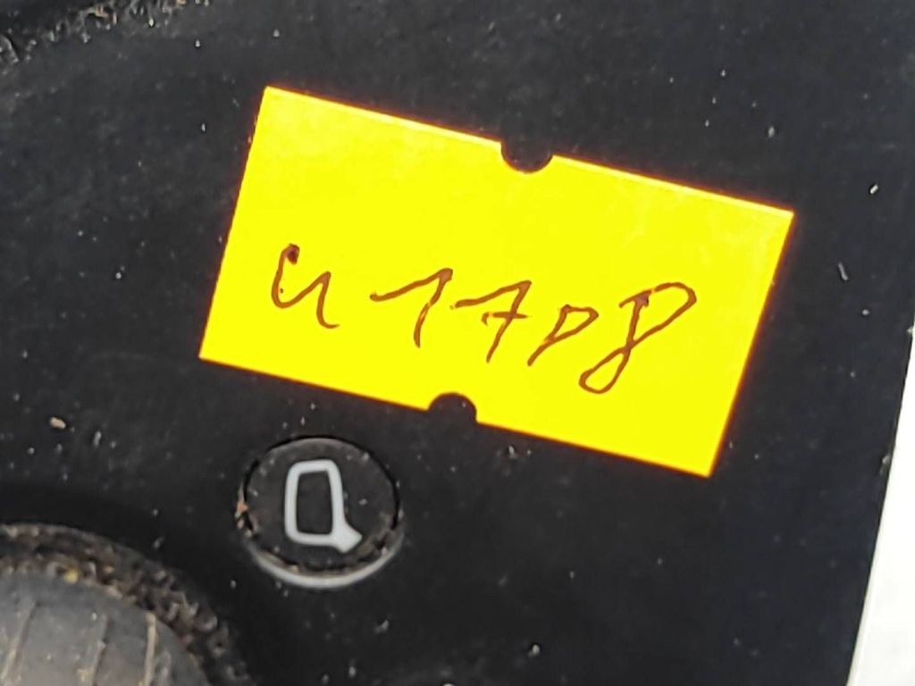 Audi TT TTS Mk2 2007 RHD Wing mirror switch 8J2959528