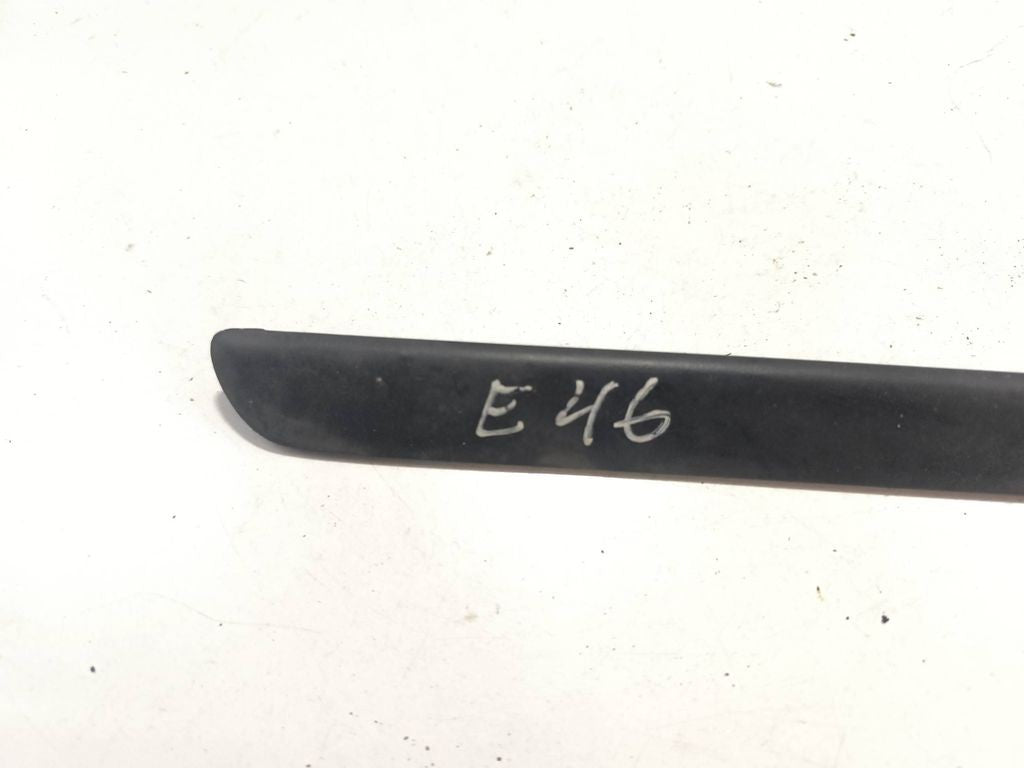 BMW 3 E46 2001 fender trim molding 8208447