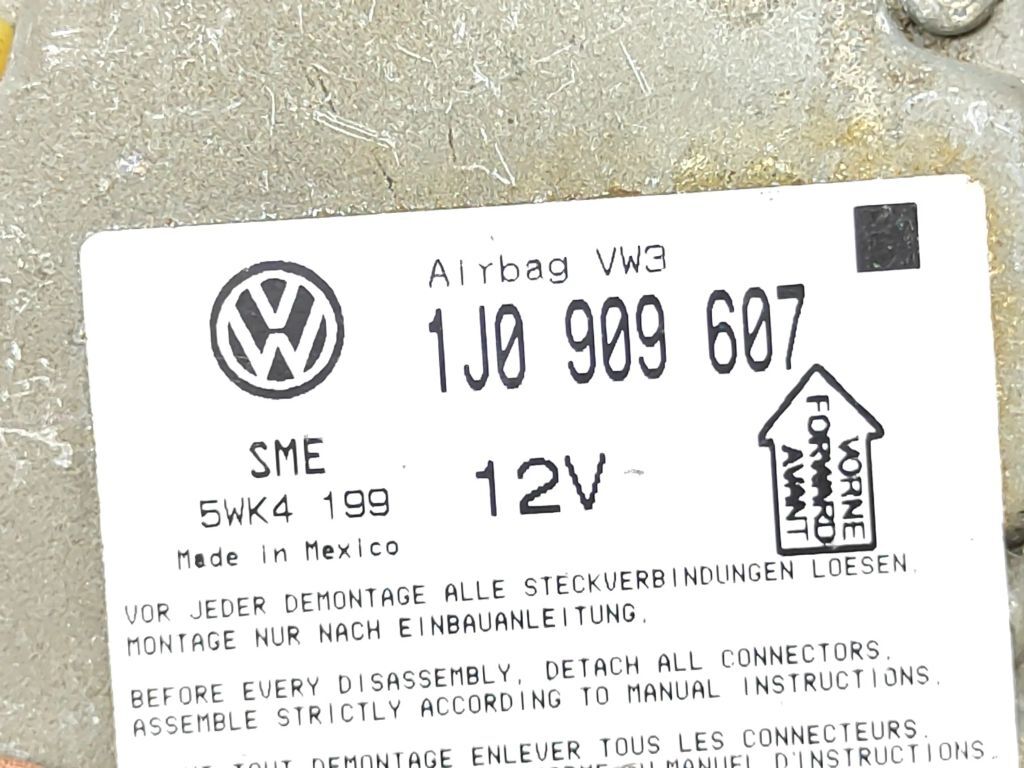 Volkswagen VW PASSAT B5 Saloon 1999 Control unit module 1J0909607