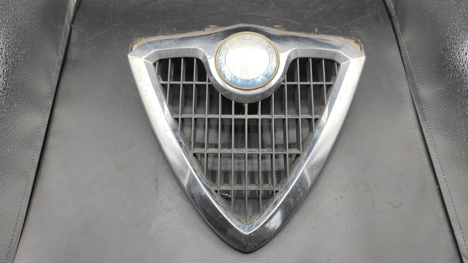 Alfa Romeo 156 SW 2.4JTD 110kW 2000 Front Middle Radiator Grill 60620929
