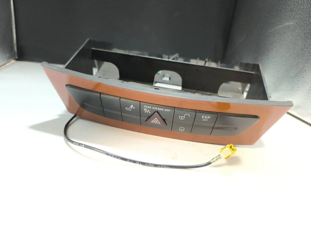 Mercedes-Benz E W211 2003 Diesel A set of switches A2116801714