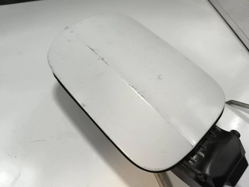Audi A5 8T 8F 3.0TFSI 245kW 2013 Fuel tank cap cover 8T8809906D