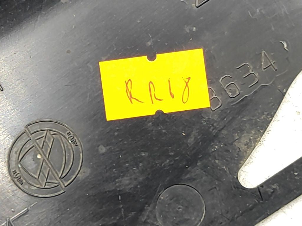 Alfa Romeo 156 2000 Front bumper upper middle radiator grill 156017564