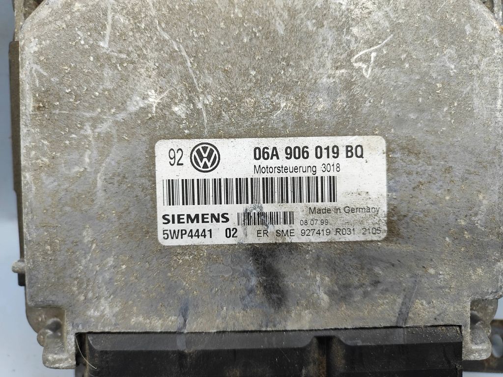 Volkswagen Golf IV 1999 Engine control unit module ECU 06A906019BQ