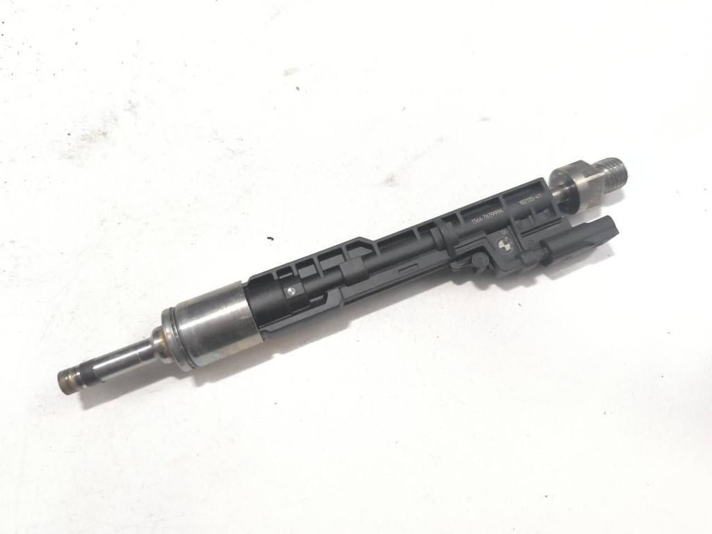 BMW M4 F82 F83 2017 S55 Engine fuel injector 0261500533