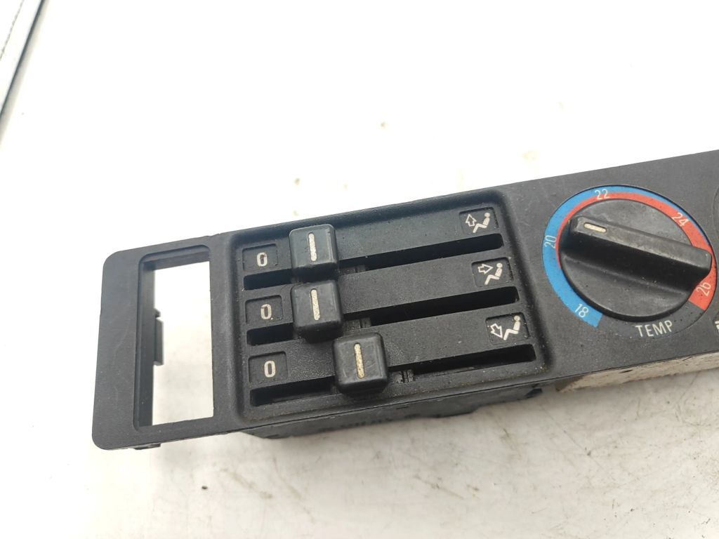 BMW 5 518i E34 1992 Climate control unit module 8351653