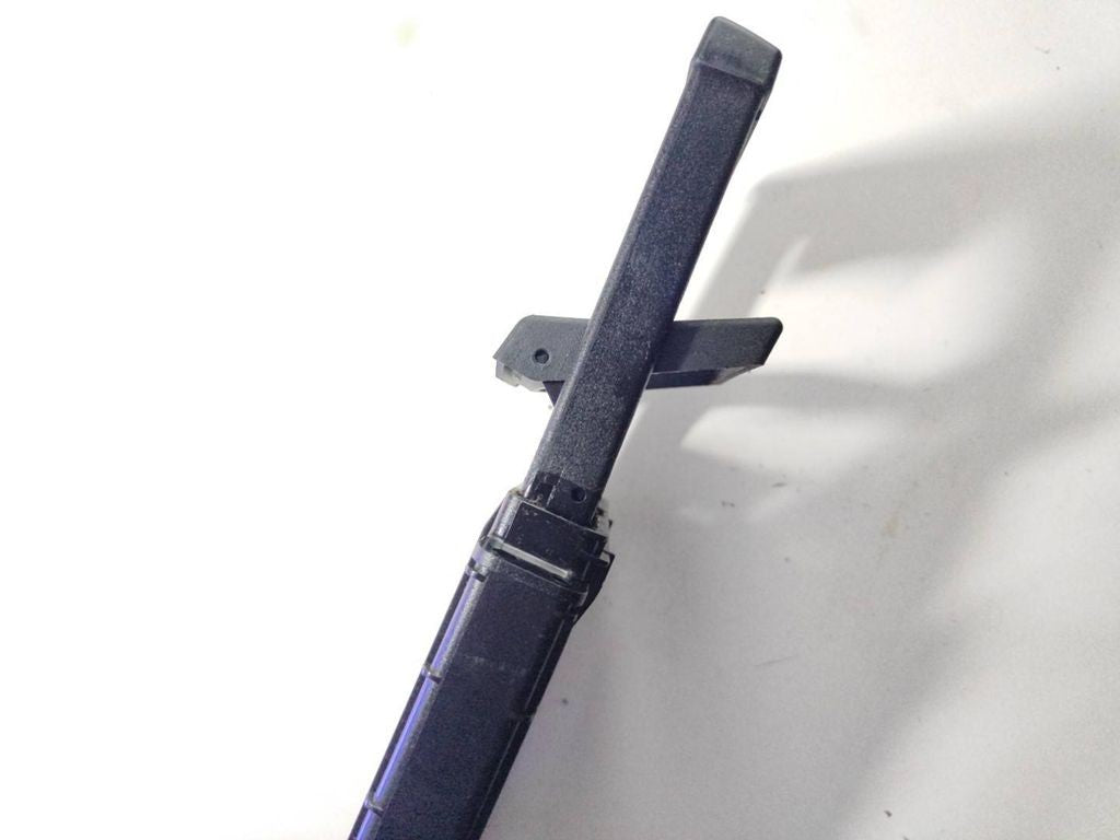 Toyota Avensis T250 2008 front panel cup holder
