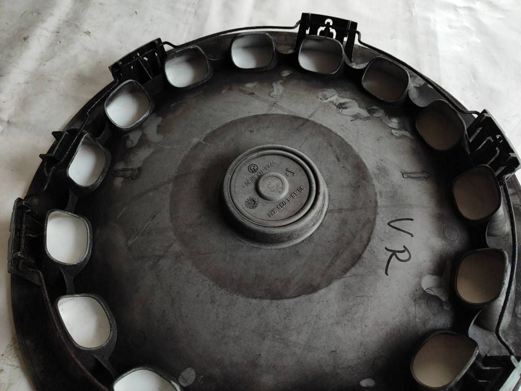 BMW 523 E39 1997 R15 wheel hub cap trim 36131093324