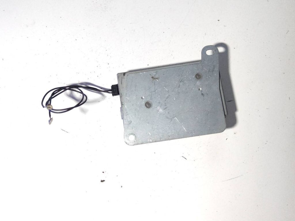 Audi A4 S4 B6 8E 8H 2002 Radio Aerial antenna amplifier 8E9035225