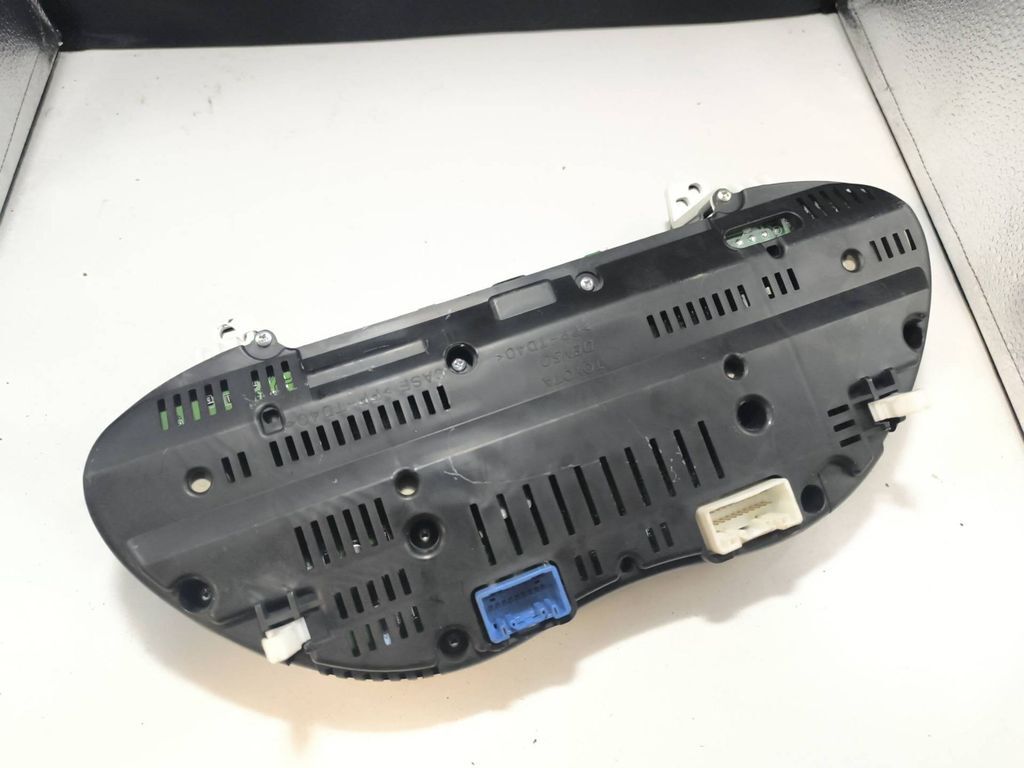 Toyota Avensis T250 2006 speedometer instrument cluster 8380005C00C