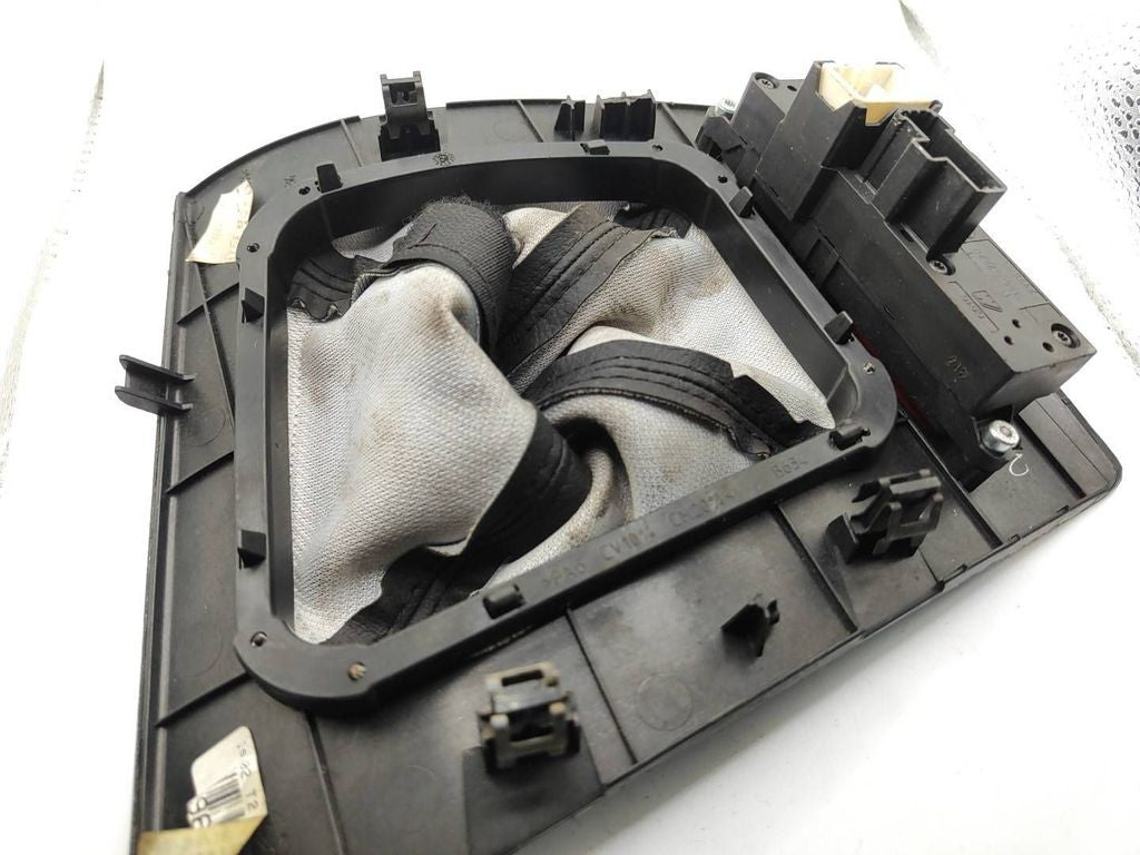 Alfa Romeo 159 2007 LHD Gear shifter surround trim plastic silver 156067820
