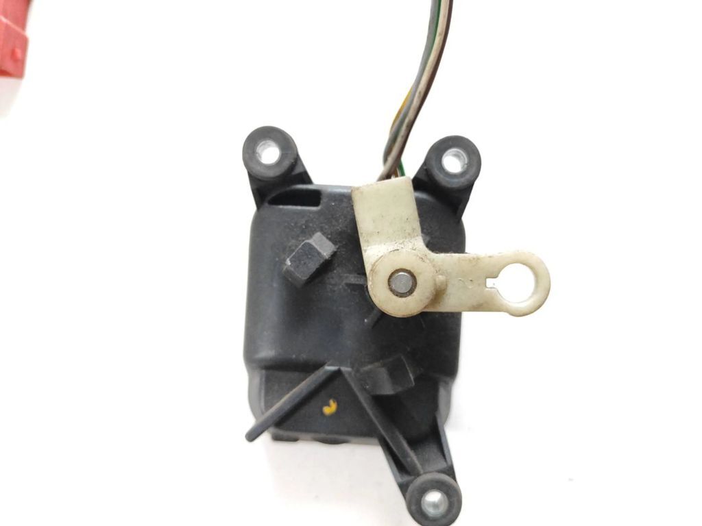 Audi A6 C4 4A 1995 Air heater flap actuator motor 4A0820511B