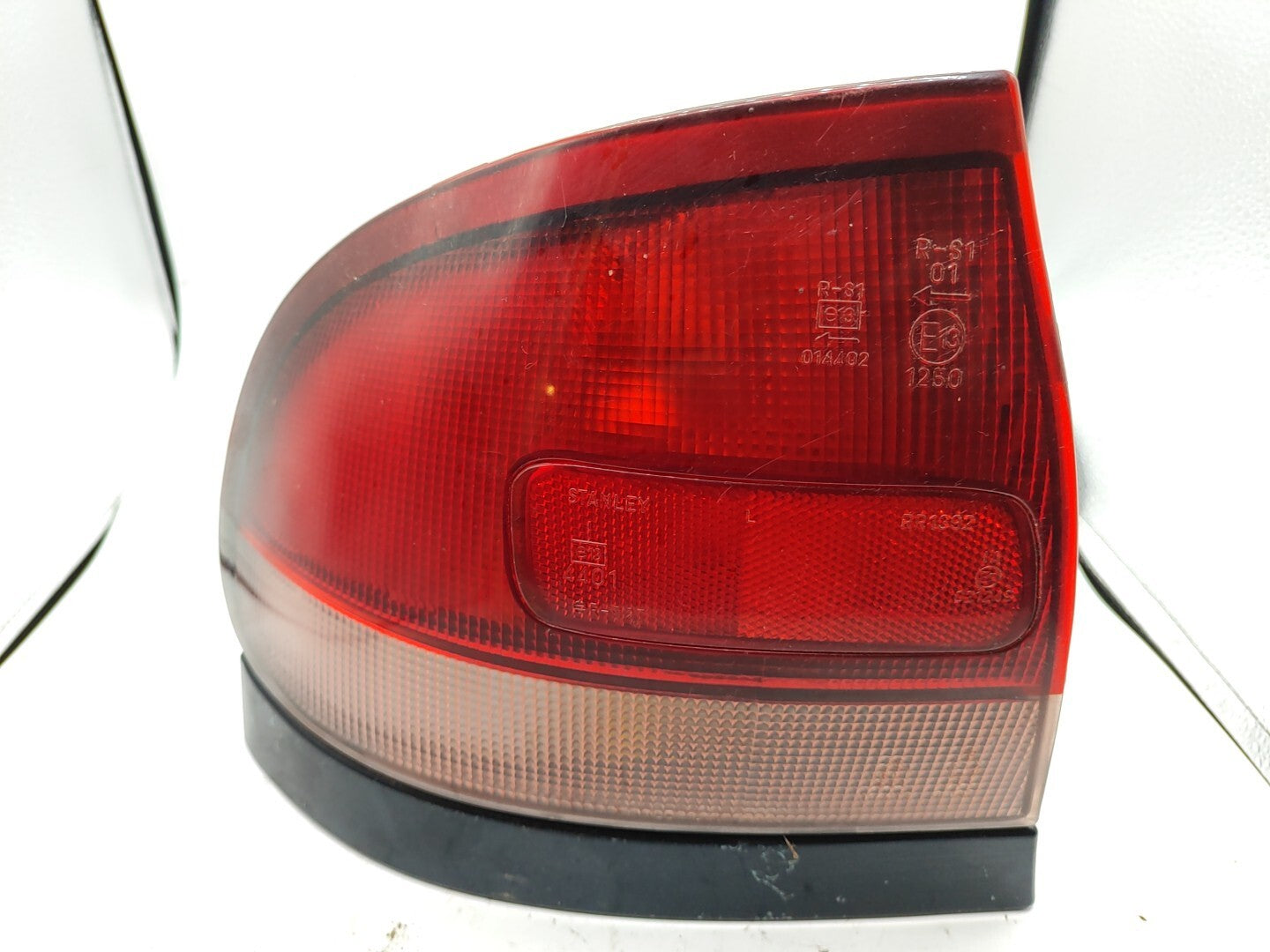 Mazda 626 1.8i Hatchback 1999 LHD Rear Left Side Taillight 0431392L