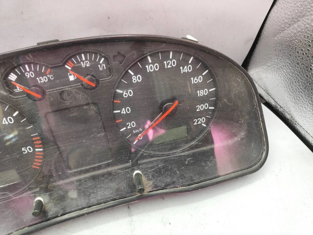 Volkswagen PASSAT B5 1998 speedometer instrument cluster 3B1919860C