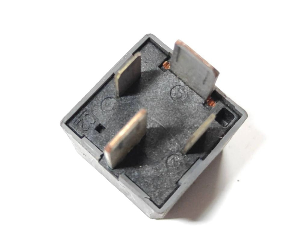 Ford Mondeo Mk III 2002 relay 6G9T14B192EA
