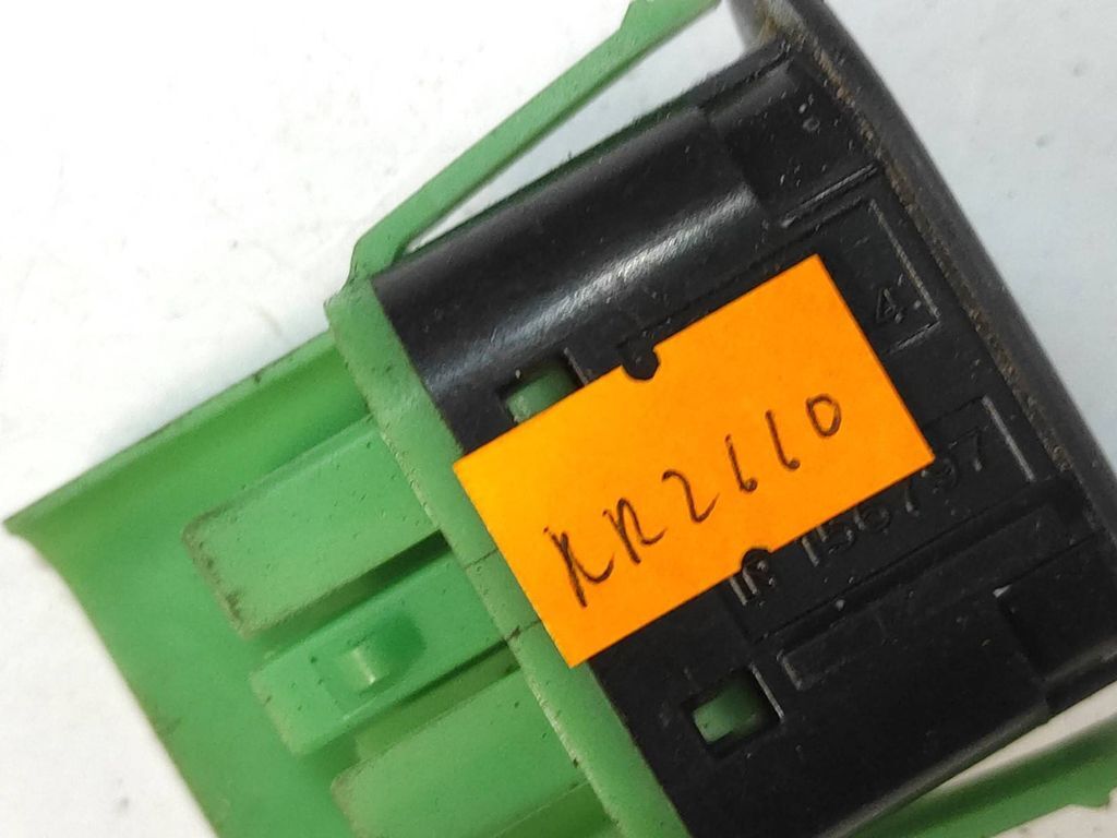 Saab 9-5 2.0T 110kW Petrol 2000 Fuel tank opening switch 4617544