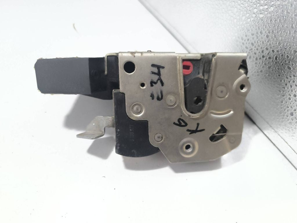 BMW 3 E36 1992  rear left door lock 67111387607