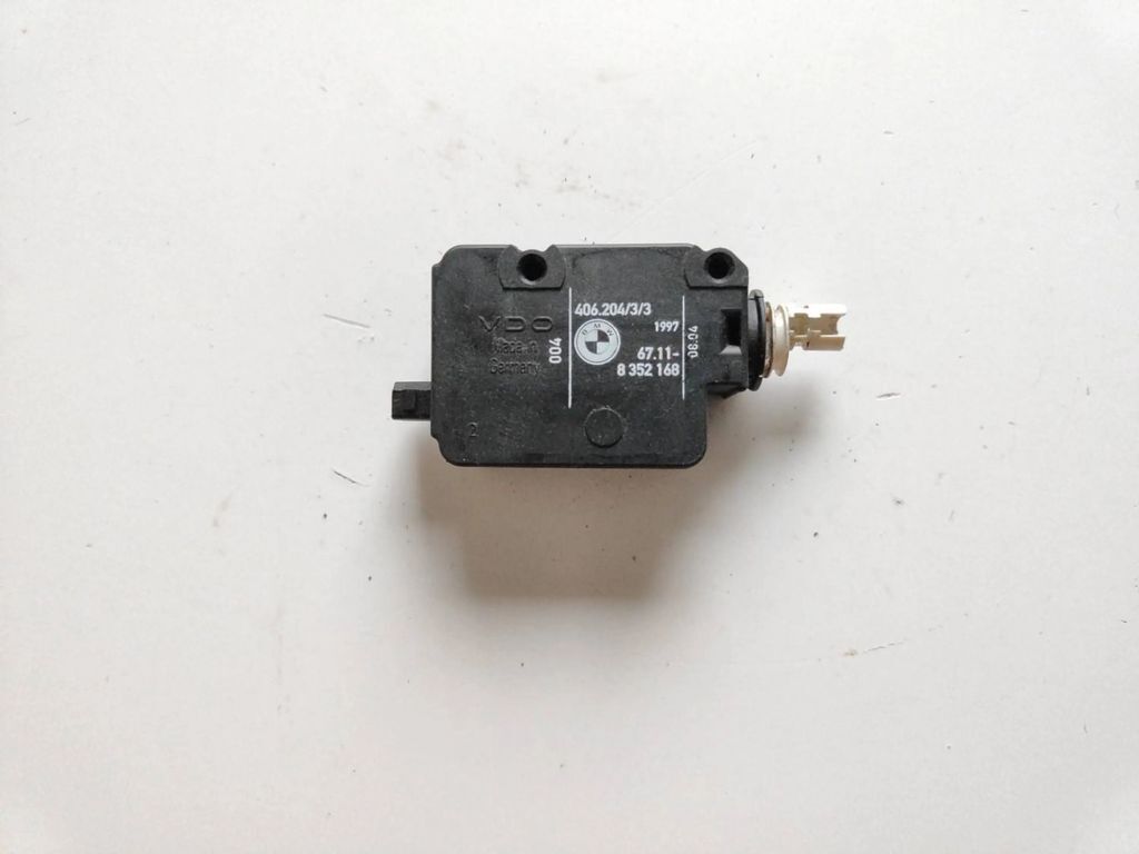 BMW 5 E39 2001 Petrol Rear Fuel tank cap lock motor 8352168