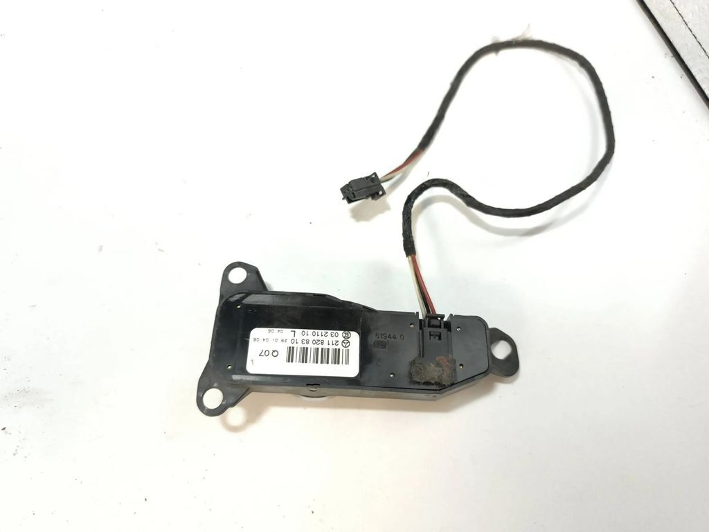 Mercedes-Benz E W211 2003 Wing mirror control switch button 2118208310