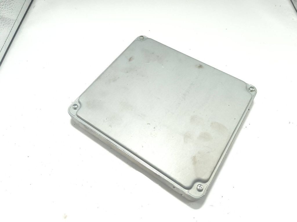 Toyota Avensis T250 2008 8966105A52 Engine control unit module ECU