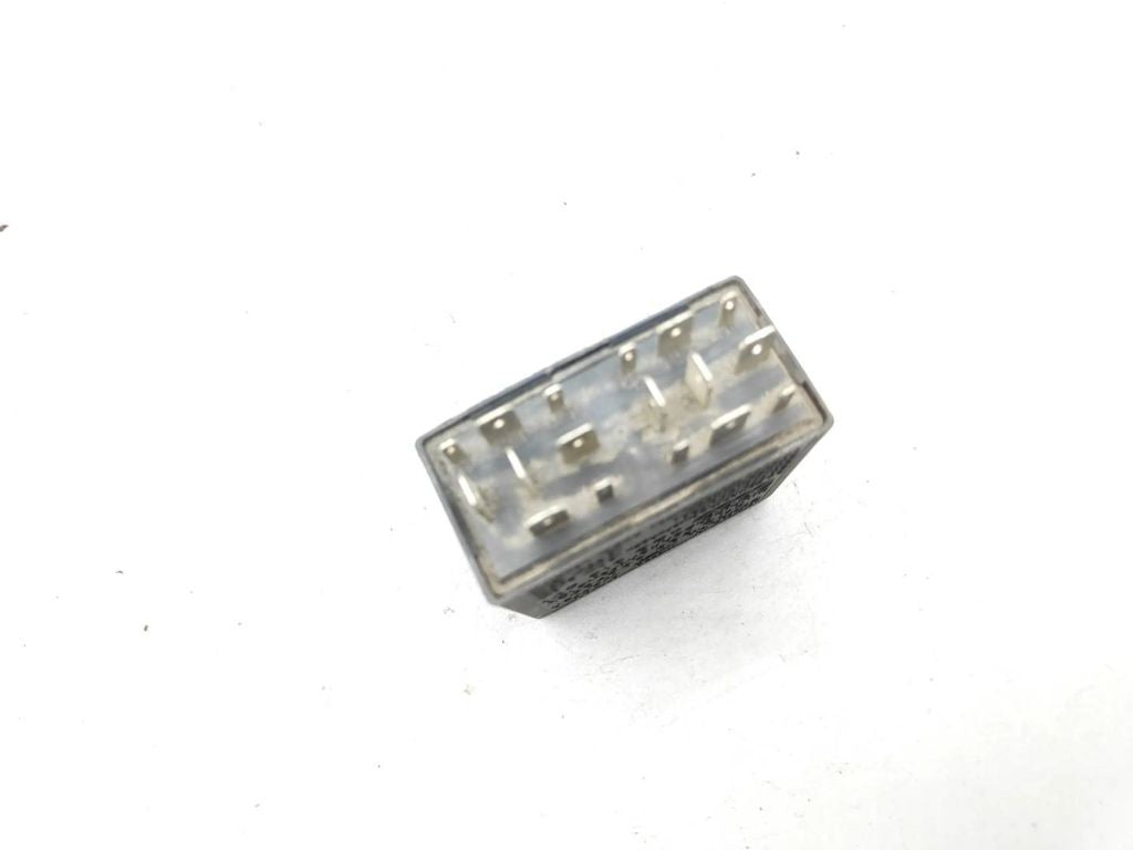 Audi A4 S4 B5 8D 2001 relay 4B0919471