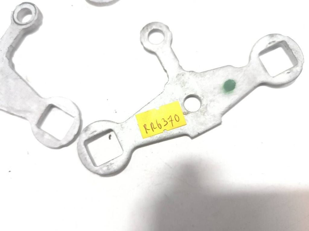 BMW M4 F82 F83 2017 S55 Engine fuel Injector clamp holder