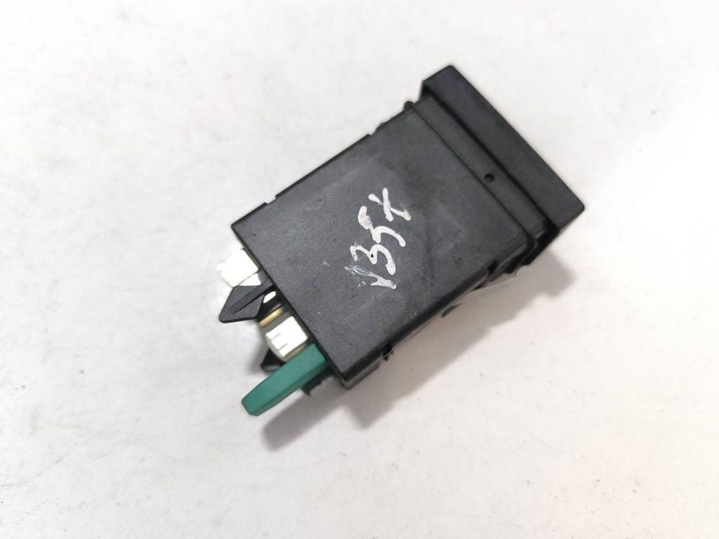 Volkswagen PASSAT B5.5 2003 Seat heating switch 3B0963563C