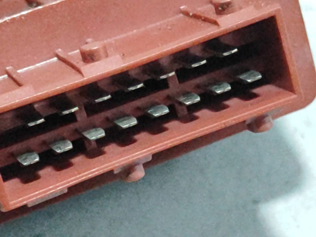 Peugeot 607 2.2i 116kW 2001 Petrol Fuel pump relay 9629945980