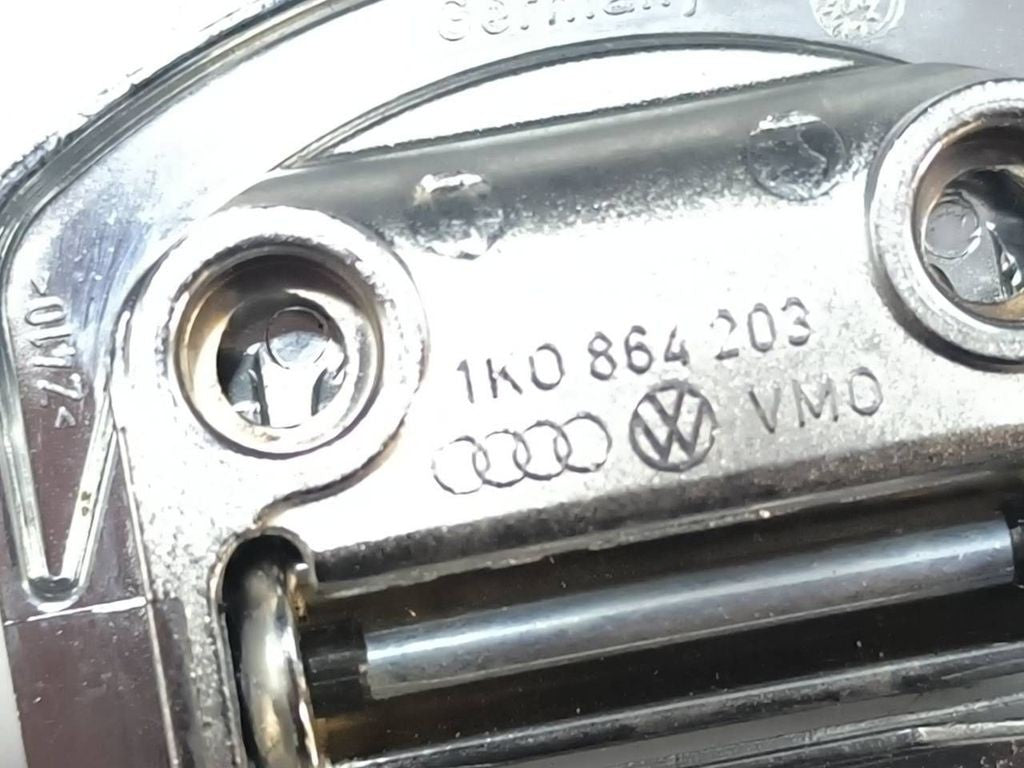 Audi A4 S4 B6 8E 8H 2002 Rear Bracket in trunk boot 1K0864203