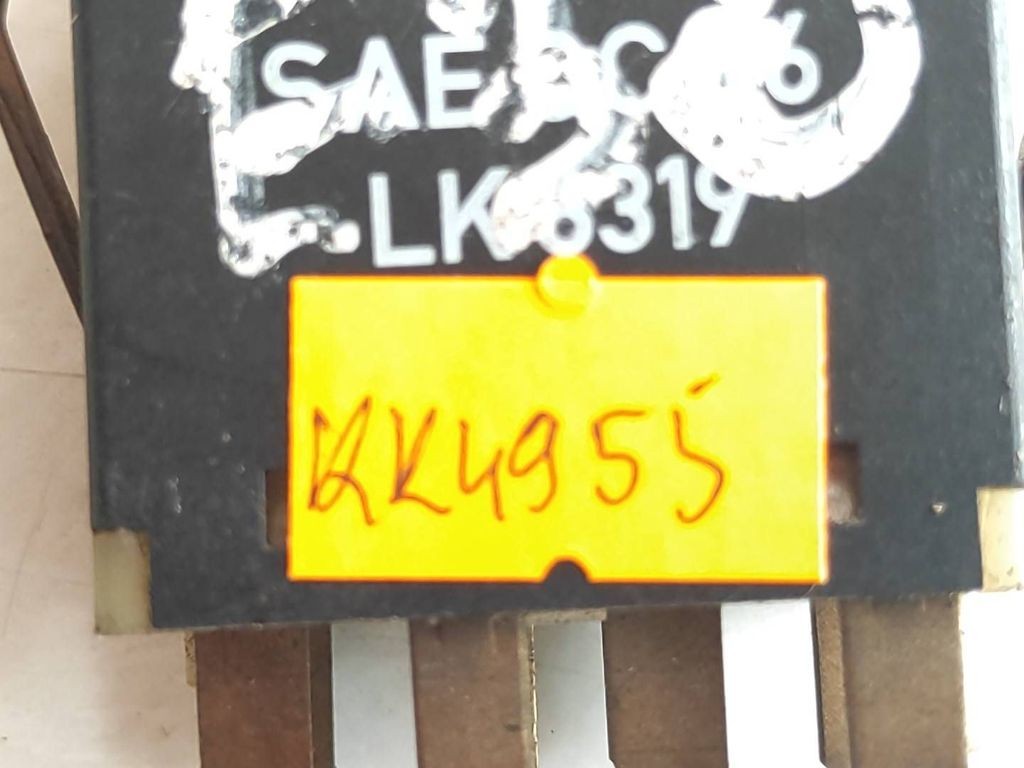 BMW 3 E30 1989 Hazard light switch 03831905